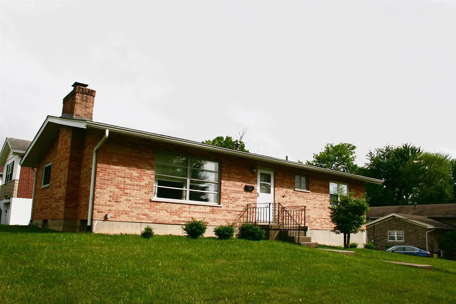 3901 Lloyd Ave photo 1
