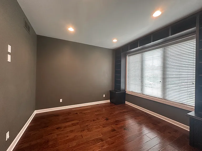 1555 Ruffner Ave — Photo 7