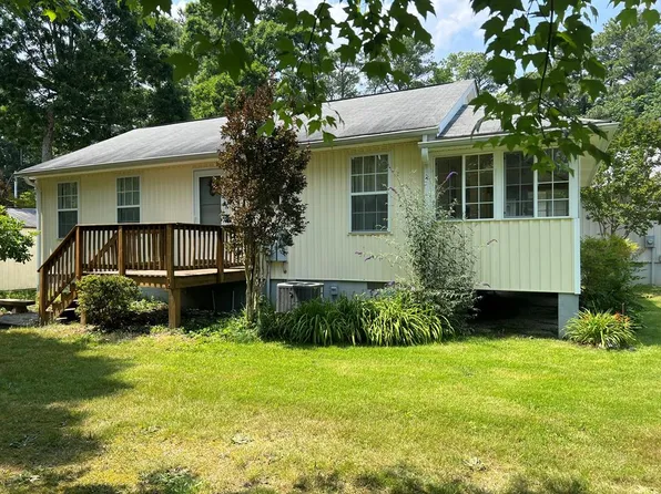 233 Washington Dr, Reedville, VA 22539