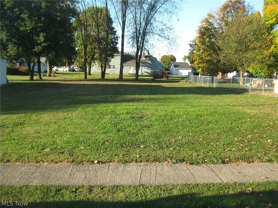 1st image of 4th St