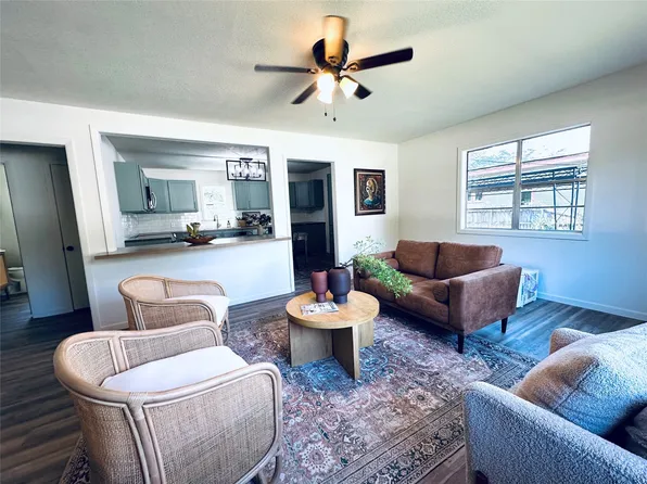 610 E Grand Ave, Comanche, TX 76442