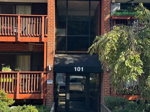 101 Skyhill Rd APT 303, Alexandria, VA 22314
