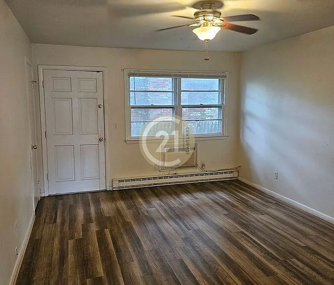 1336 E Balview Ave #B — Photo 2