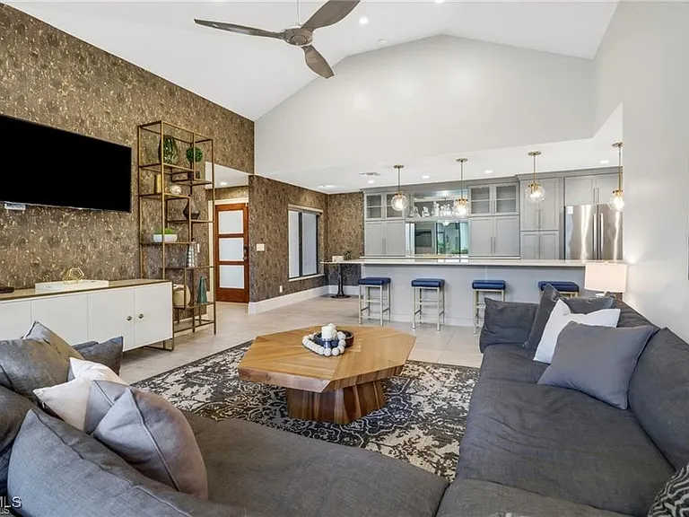 27052 Kindlewood Ln — Photo 7