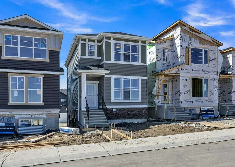 143 Amblefield Ave NW
