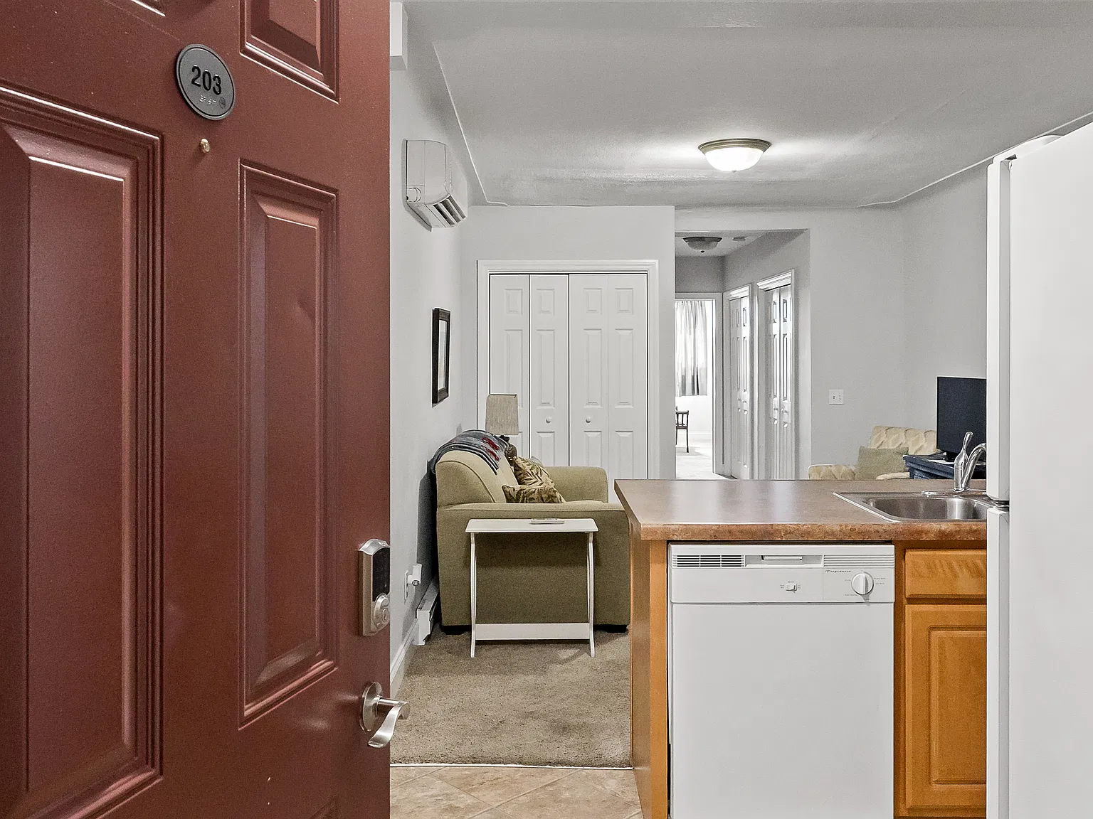 1 bed, $895 — Photo 1