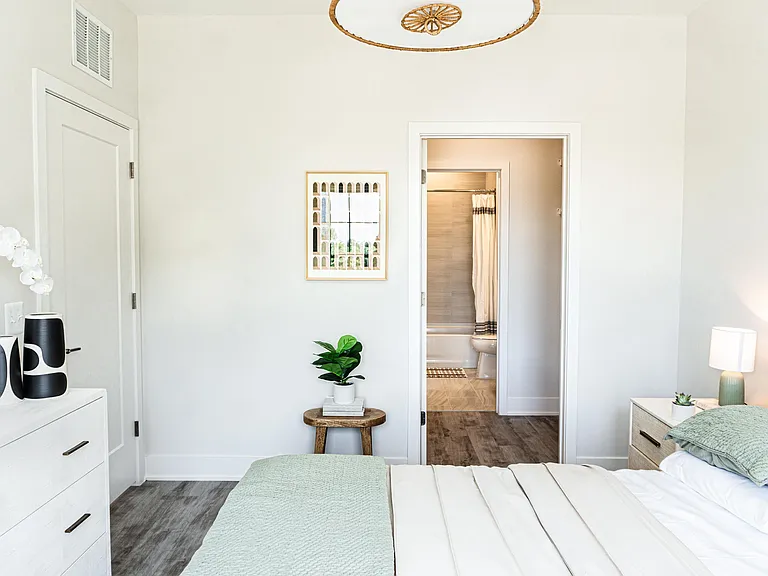 Westmont Apartments — Photo 14
