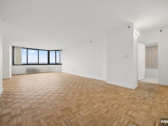 5th image of 1265 15th St APT 14C