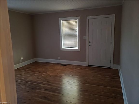 5th image of 522 Franklin Blvd