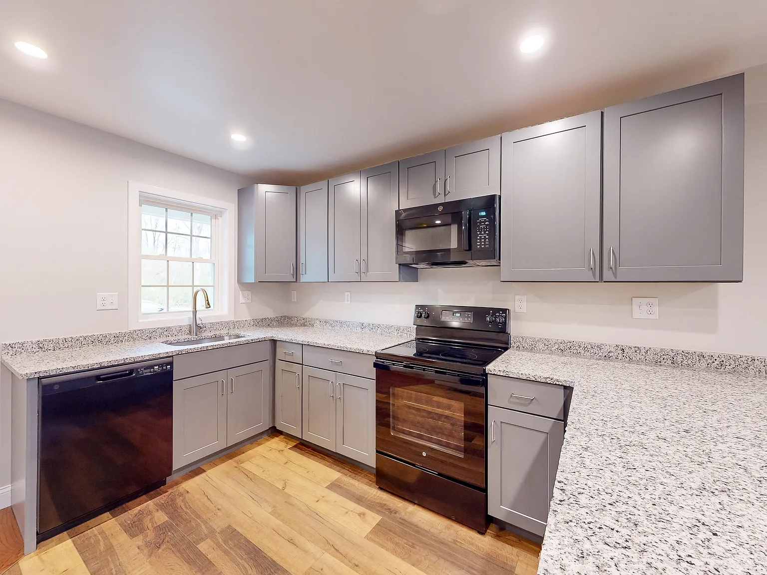 3 bed, 2.5 bath, 1260 sqft, $3,900 — Photo 4