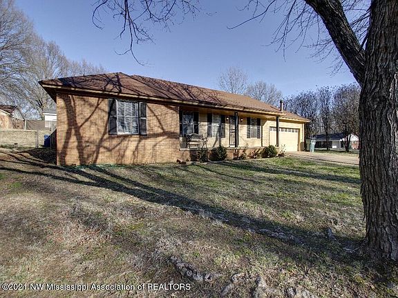3rd image of 8528 W Cedar Cir S