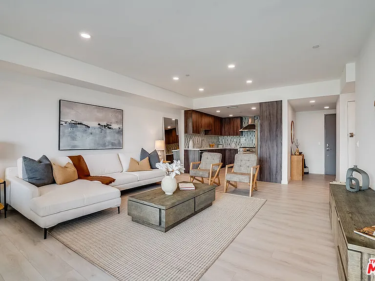 1021 S Shenandoah St #501 — Photo 3