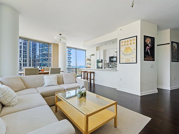 4th image of 1235 S Prairie Ave #Gu154