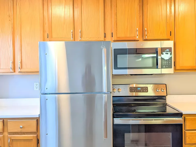 Twin Pines Apartments — Photo 8