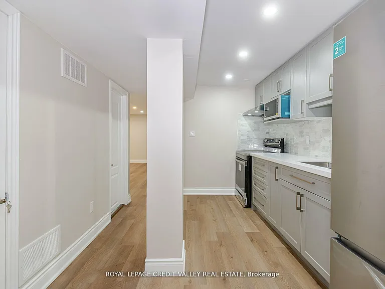 18 Trailhead Cres — Photo 13