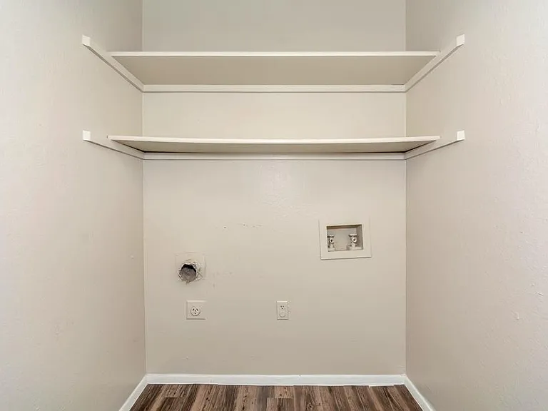 Oak Meadow Apartments — Photo 14