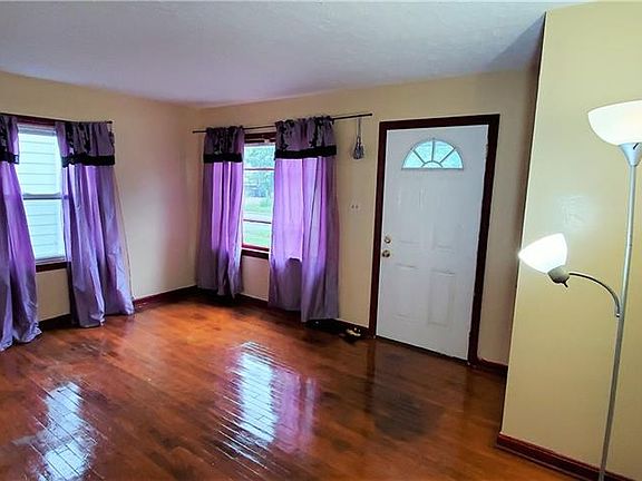 2nd image of 898 E Archwood Ave