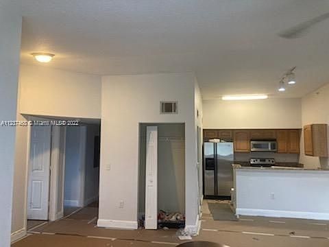 1st image of 211 SW Palm Dr APT 208