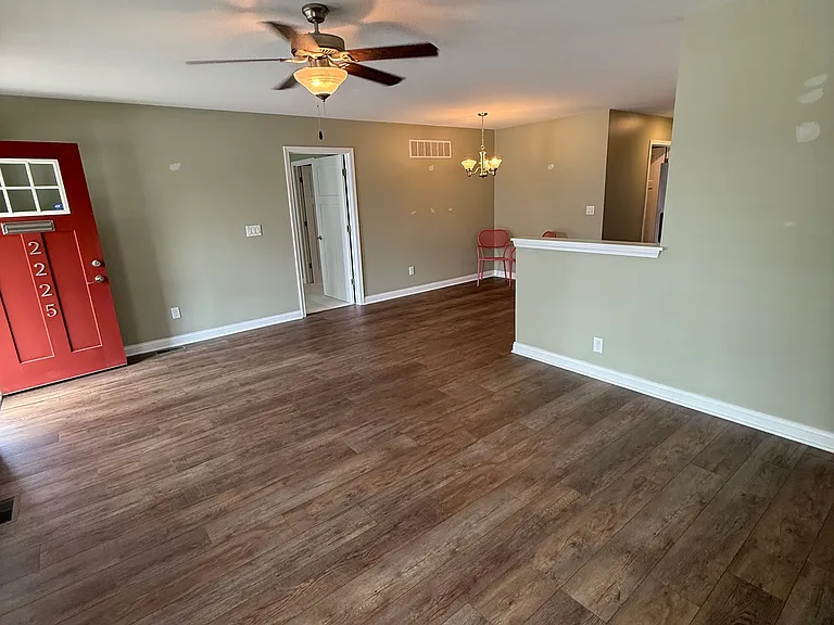 2225 E Spring St — Photo 14