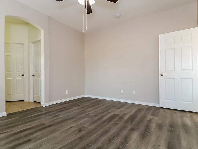25826 W Pleasant Ln — Photo 10