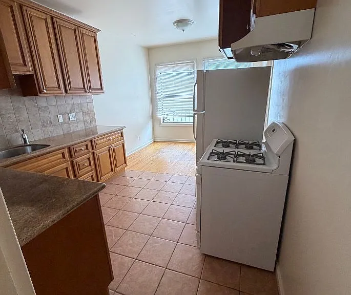 515 Russia Ave #2 — Photo 8