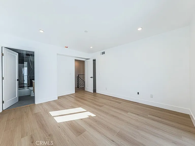1237 N Orange Dr #B — Photo 31
