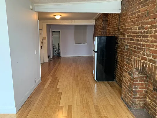 Rented by Premier Metro Realty Corp | media 9