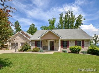 8 Eagles Nest Ln, Asheville, NC 28806
