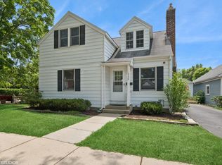 115 E Lincoln Ave, Barrington, IL 60010