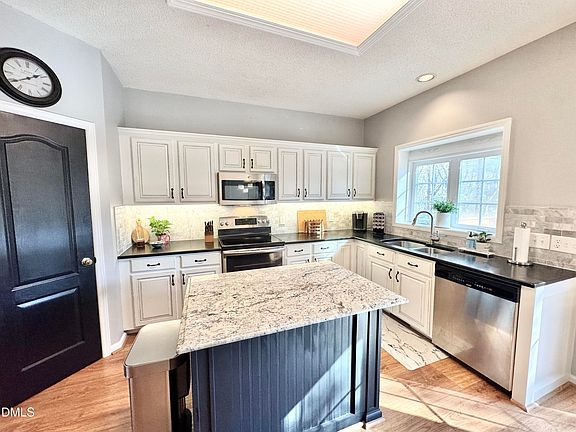 4th image of 112 Hidden Rock Ct
