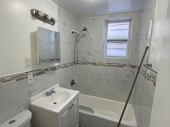 3rd image of 25 Linden Ave APT A5