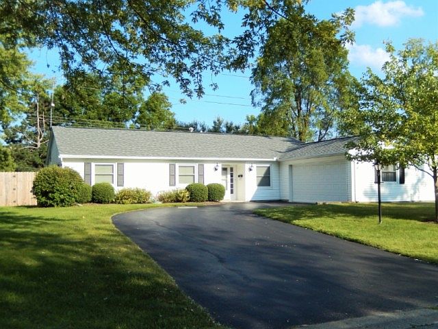 1st image of 40 Johanna Dr S