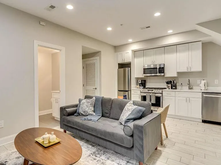 1013 E St SE #3 — Photo 6