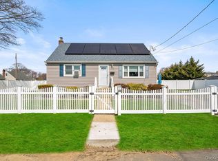 290 38 th Street, Lindenhurst, NY 11757