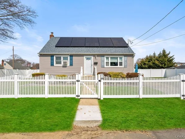 290 38 th Street, Lindenhurst, NY 11757