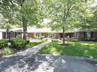 6454 Thunderbird Dr, Indian Head Park, IL 60525