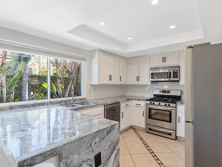 3332 Holloway St — Photo 15