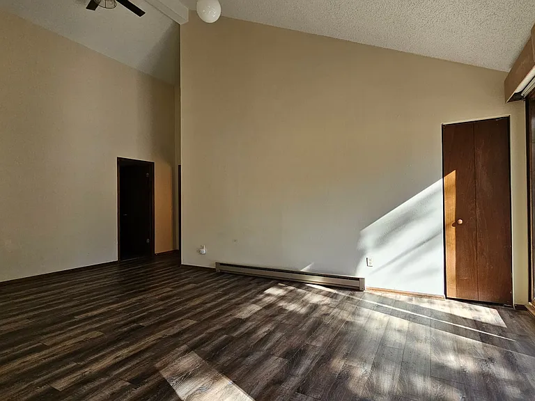 315 N Walnut St — Photo 5