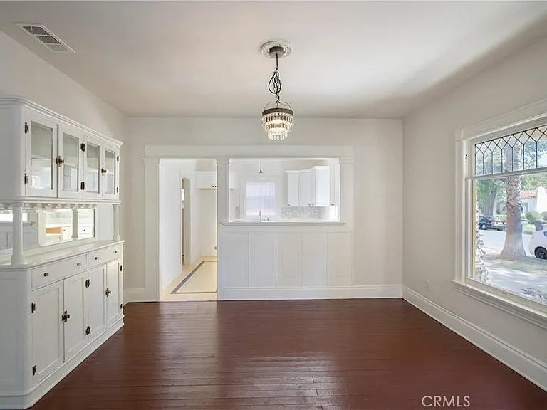 3894 Pine St — Photo 11
