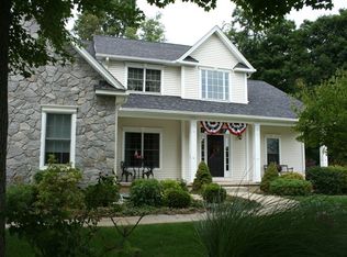 41 Hemlock Rdg, Feeding Hills, MA 01030