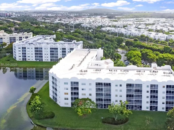 10750 NW 66th St APT 413, Doral, FL 33178