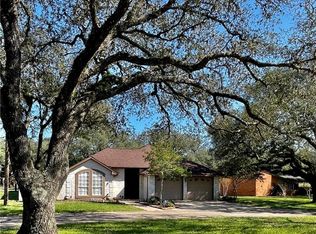 902 Progress St, Edna, TX 77957