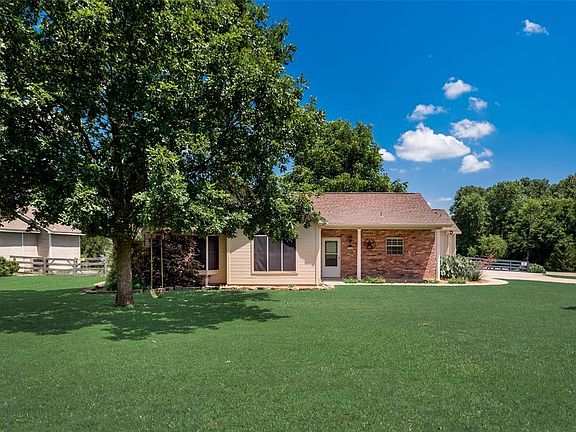 3rd image of 320 Overland Dr