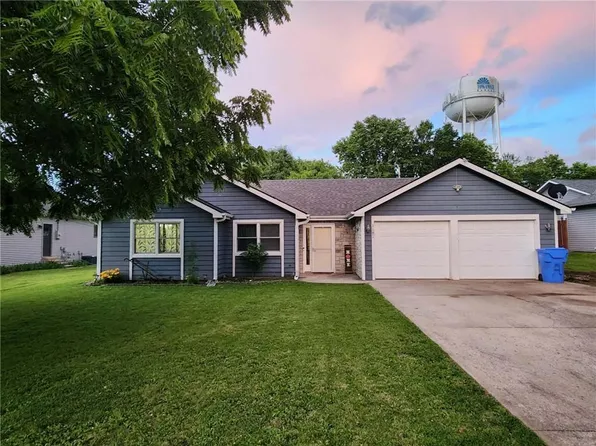 1181 S Delaware Dr, Tonganoxie, KS 66086