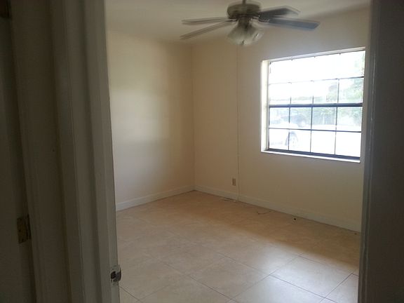 3rd image of 2705 NE 9th Ave APT 103