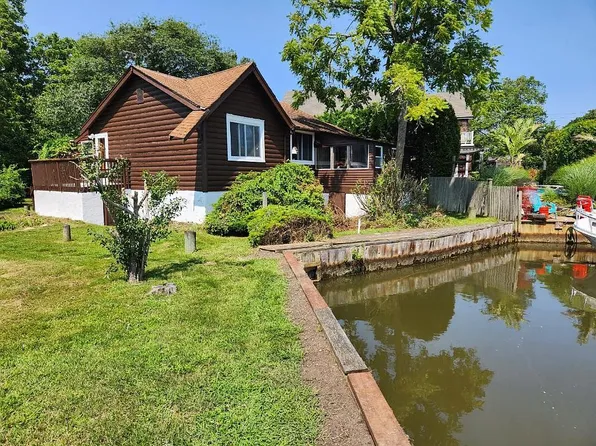 243 Grassmere Ave, Oakdale, NY 11769