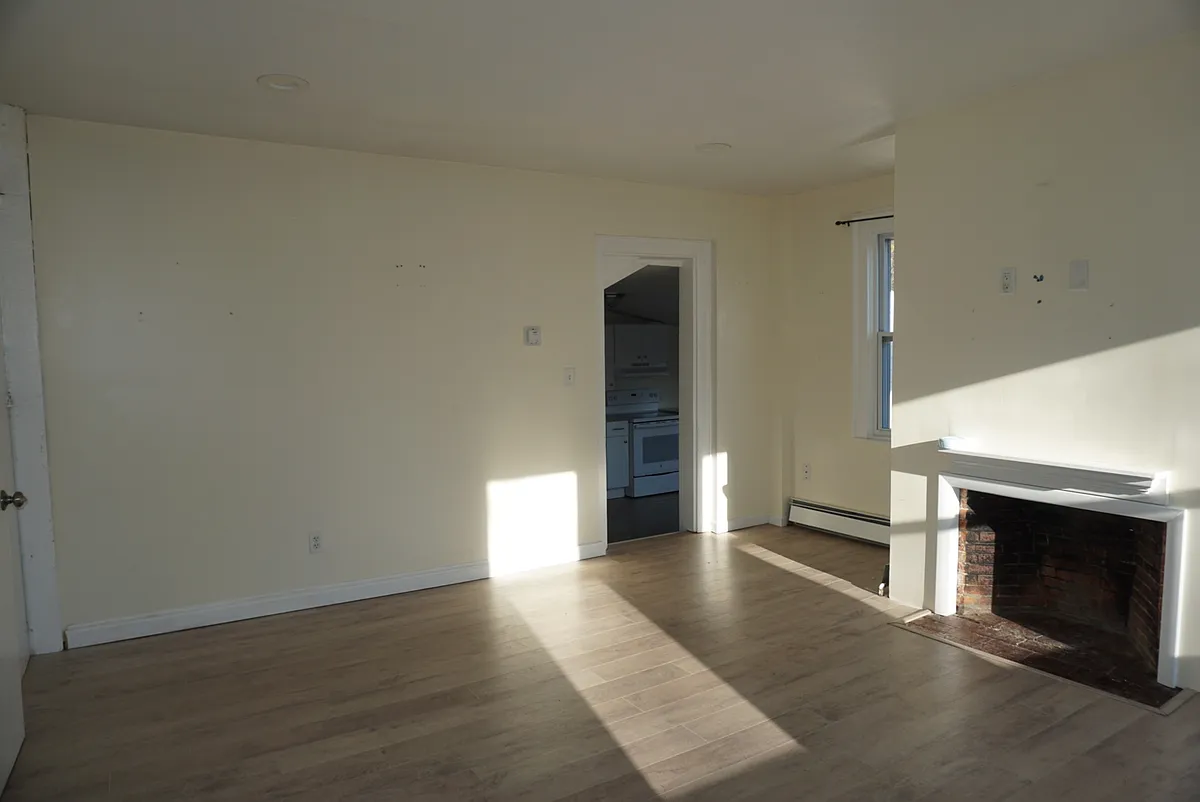 Building Photo - 21 Kingston Rd #D
