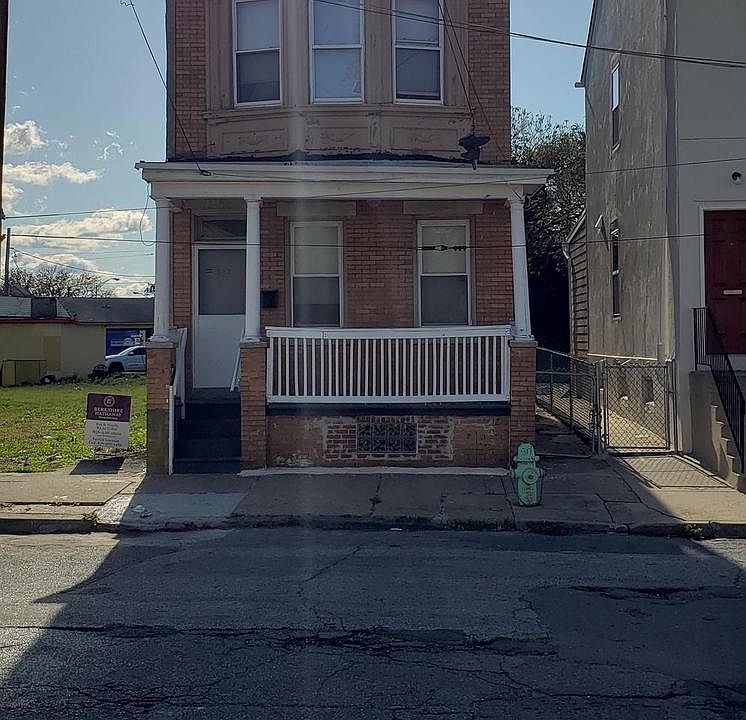 2nd image of 518 Walnut St