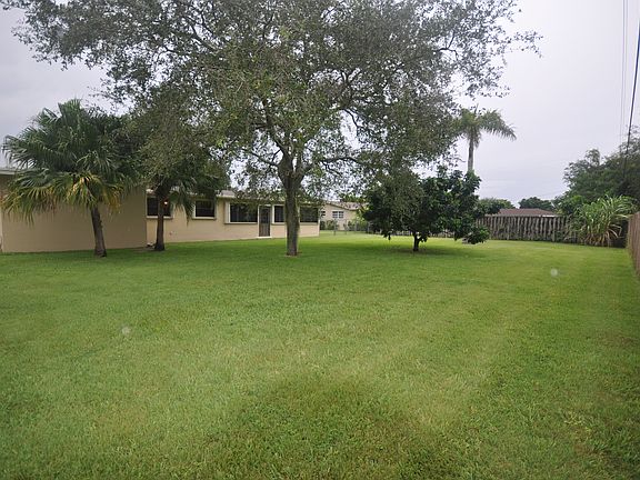 4th image of 17225 SW 85th Ave