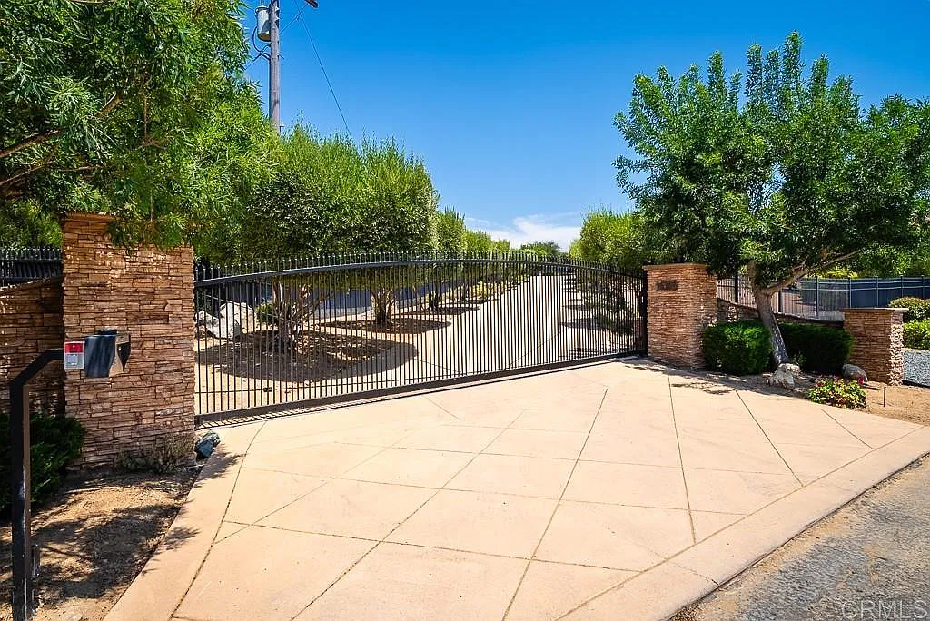 5 bed, 6.0 bath, 5713 sqft, $7,000 — Photo 4